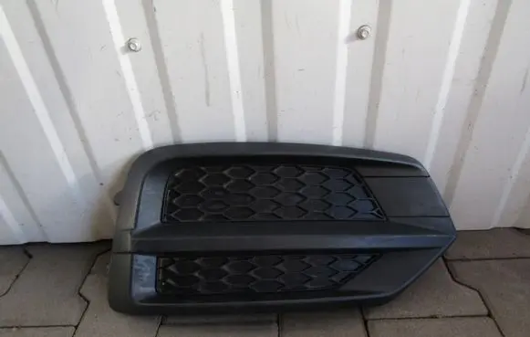 Audi Q3 F3 Front fog light trim/grill 8U0807152F