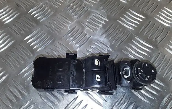 Peugeot 207 CC Electric window control switch E3064101