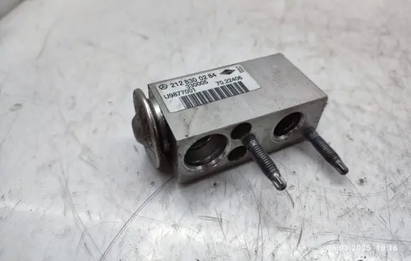 Mercedes-Benz C W204 Air conditioning (A/C) expansion valve 2128300284