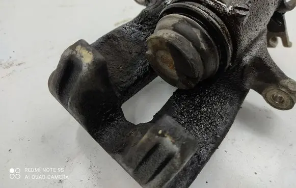Opel Insignia A Rear brake caliper