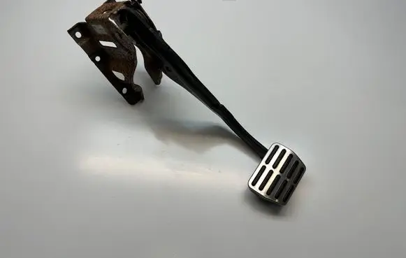 Volkswagen Amarok Brake pedal 2H0723057A 000101810
