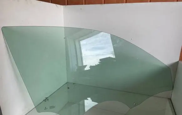Audi Q2 - Front door window glass four-door 81A845202 DOT782M5385AS2 43R000375