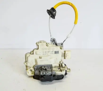 Audi A3 S3 8P Front door lock 4F2837016B