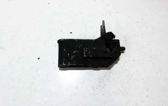 Engine mounting bracket