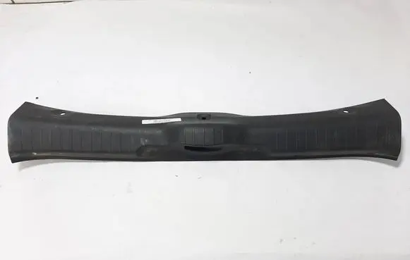 Trunk/boot sill cover protection
