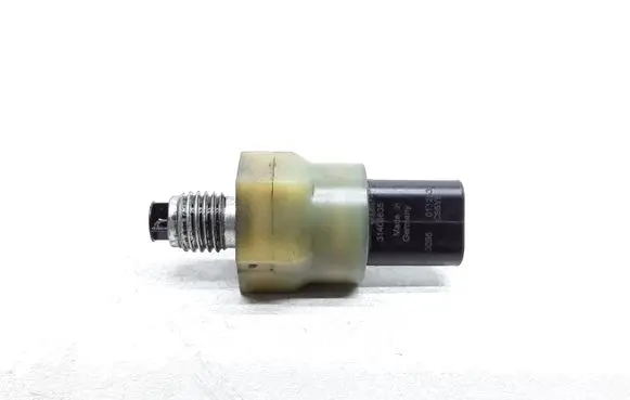 Volvo S60 Oil pressure sensor 31405635