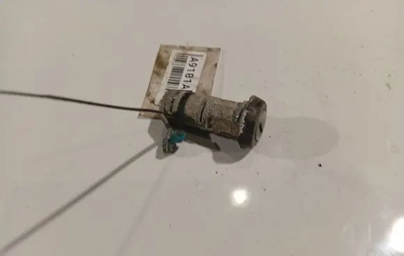 Iveco Daily 40.8 Front door lock (next to the handle)