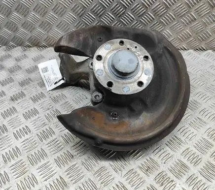 Rear wheel hub