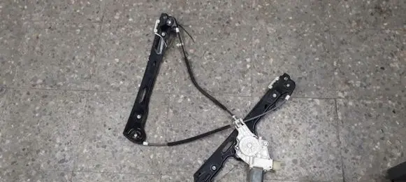 BMW 1 E81 E87 Front window lifting mechanism without motor 7138465E
