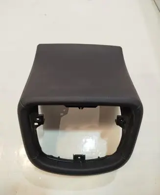 Maserati Ghibli Centre console side trim rear 670