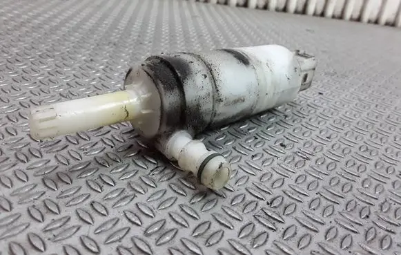 Mercedes-Benz E W211 Windscreen/windshield washer pump