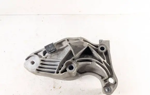 BMW 7 G70 Engine mounting bracket 8849090