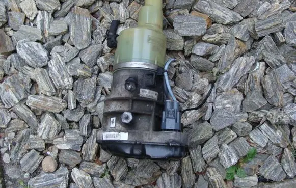Ford Galaxy Power steering pump BG913K514AB 070611