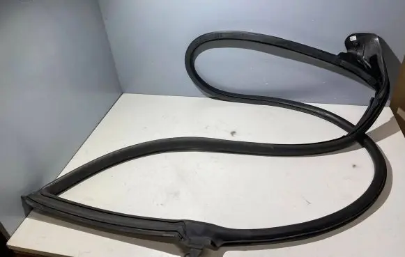 Audi A5 Sportback 8TA Rubber seal front door (on door) 8T8831708C