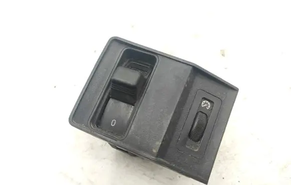 BMW 5 E34 Fog light switch 8110497