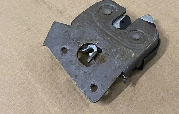 BMW 5 E60 E61 Seat back rest lock catch 52207112864