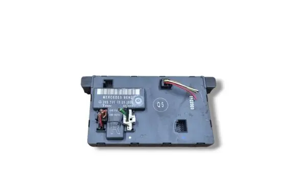 Mercedes-Benz C W203 Door control unit/module 2038201285