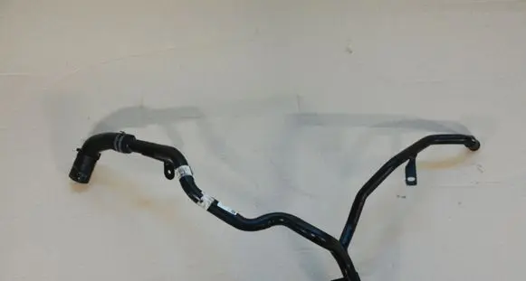 Volkswagen Touareg II Engine coolant pipe/hose 7P6121070F