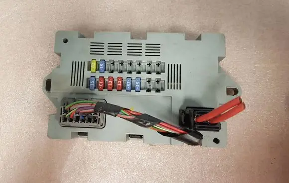 Land Rover Range Rover Sport L494 Fuse module CPLA14Q073AA 73707520 1401290286