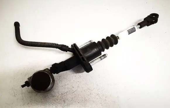 Opel Astra H Clutch master cylinder 90523769