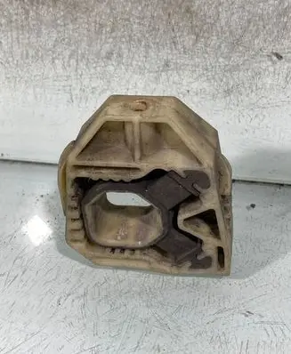 Volkswagen PASSAT B6 Radiator mount bracket 1z0121867b