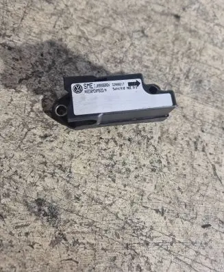 Volkswagen PASSAT B5 Airbag deployment crash/impact sensor 1J0909606N 32980217 5WK41910