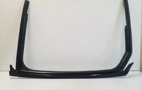 Audi e-tron Rubber seal rear door window/glass 4K4839432