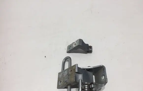 Audi A4 S4 B7 8E 8H Rear door lower hinge 8E0833412