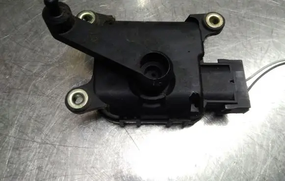 Renault Espace III Air flap motor/actuator 0132801110