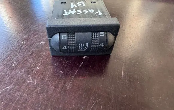 Volkswagen PASSAT B4 Seat heating switch 3A0963563