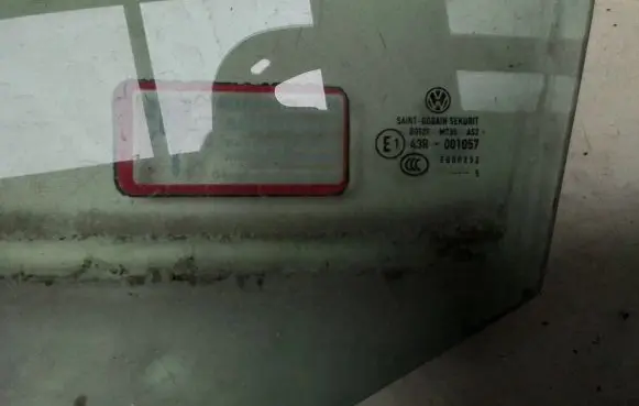 Volkswagen Caddy Rear door window glass 43R001057