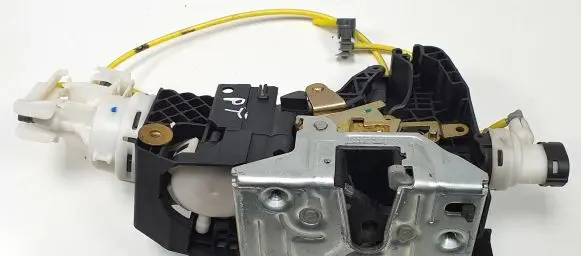 Mercedes-Benz S W220 Rear door lock 2207305835