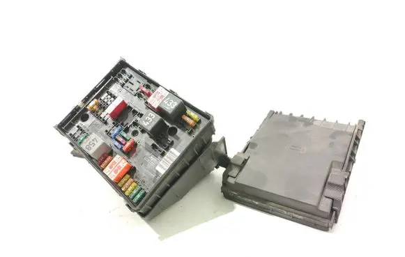 Volkswagen Golf V Fuse box set 01394932