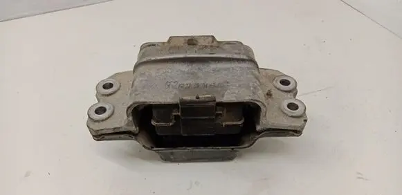 Volkswagen Touran I Engine mount bracket 1K0199555