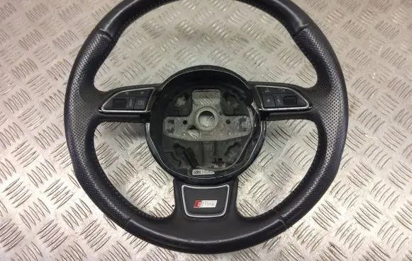 Audi Q3 8U Steering wheel