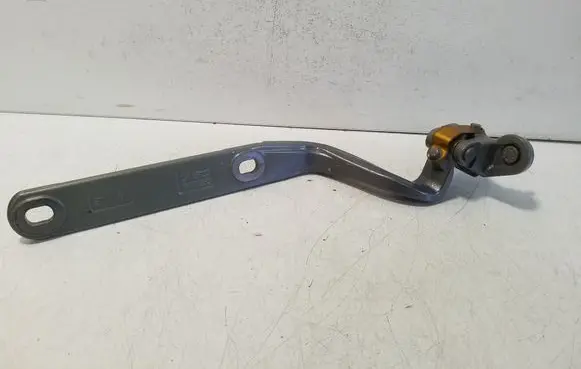 Tailgate/trunk/boot hinge
