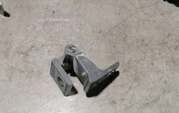 Skoda Superb B8 (3V) Front door upper hinge 8X0831404E 8X0831406A