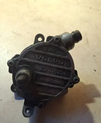 Volvo V70 Vacuum pump 30731825