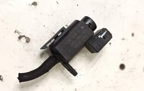 BMW X3 E83 Vacuum valve 70231800 7810831 08T100