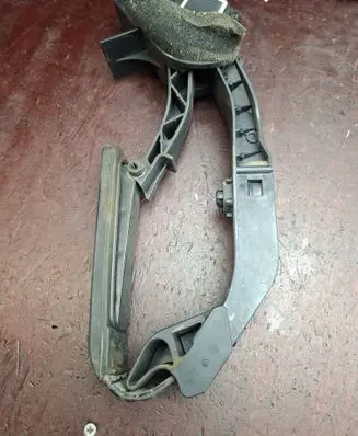 Mercedes-Benz E W211 Accelerator throttle pedal A2113000604