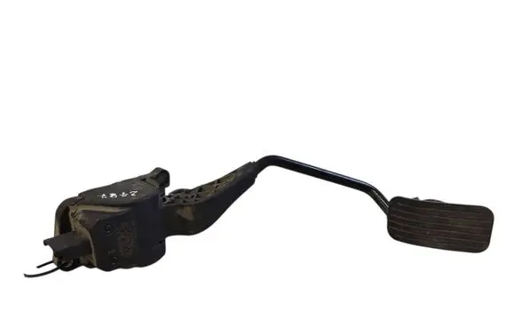 Accelerator throttle pedal