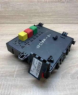 Opel Vectra C Fuse module 13125487 460023260