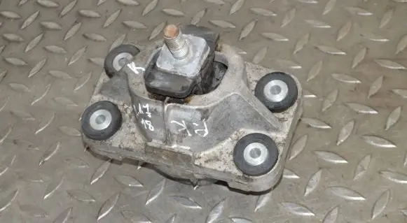 Land Rover Range Rover Sport L494 Engine mount bracket