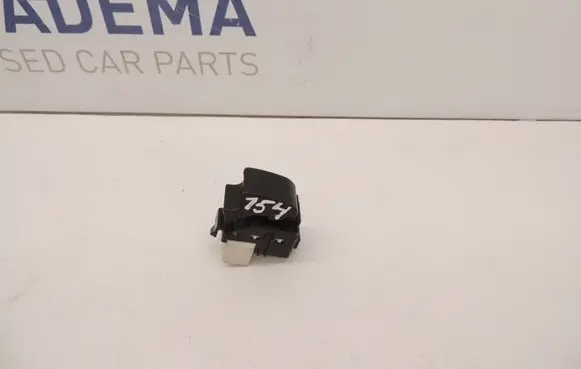 Toyota Yaris Electric window control switch D154
