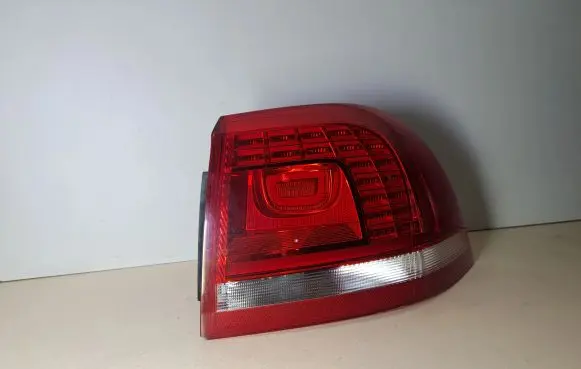 Volkswagen Touareg II Rear/tail lights 7P6945208 90011130