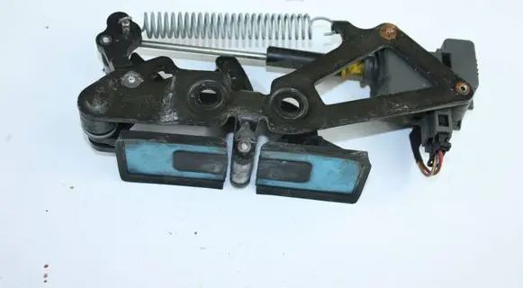 Volkswagen Phaeton Loading door lock loop/hook striker 305827511B