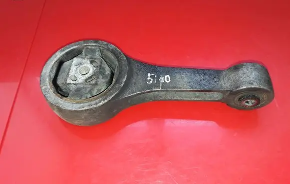 Skoda Fabia Mk1 (6Y) Engine mount bracket NOCODE