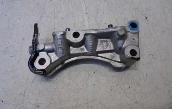 Citroen C3 Engine mounting bracket