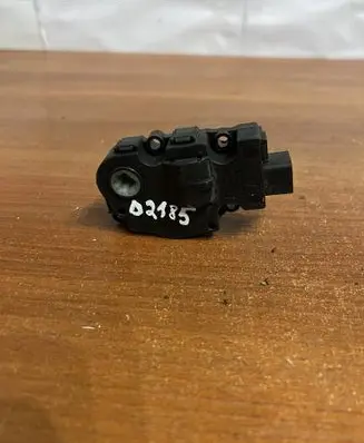Mercedes-Benz C W204 A/C air flow flap actuator/motor 410475520 D2185