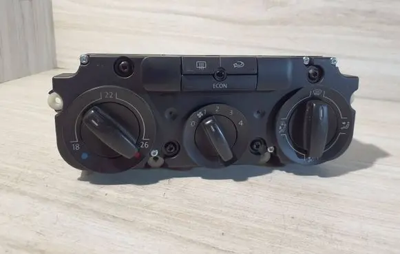 Volkswagen Golf V Climate control unit